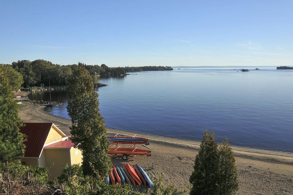 Auberge Des Iles Saint Gedeon Exterior photo
